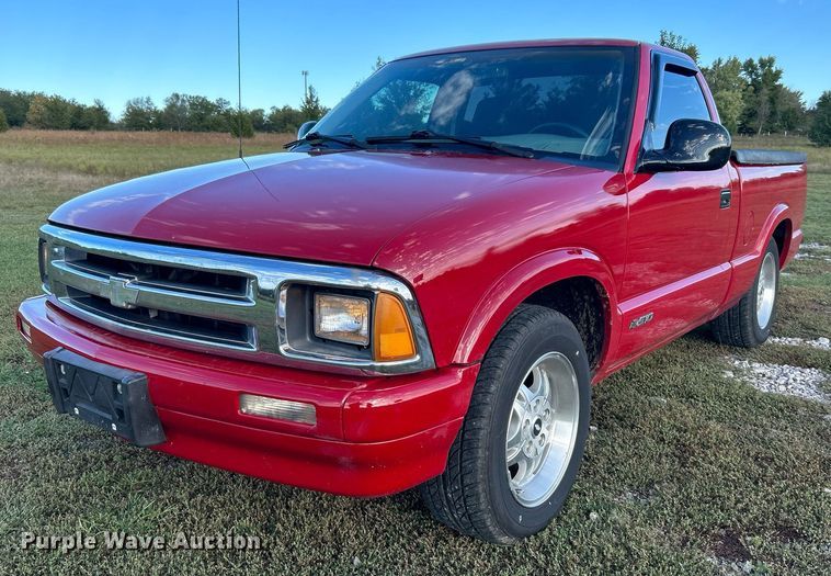 1996 Chevrolet S10  pickup truck - DJ6349