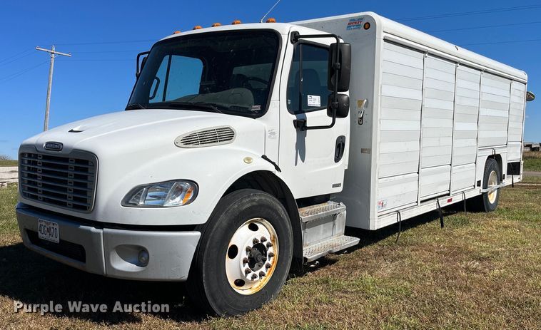 2006 Freightliner Business Class M2  delivery truck - DP2111
