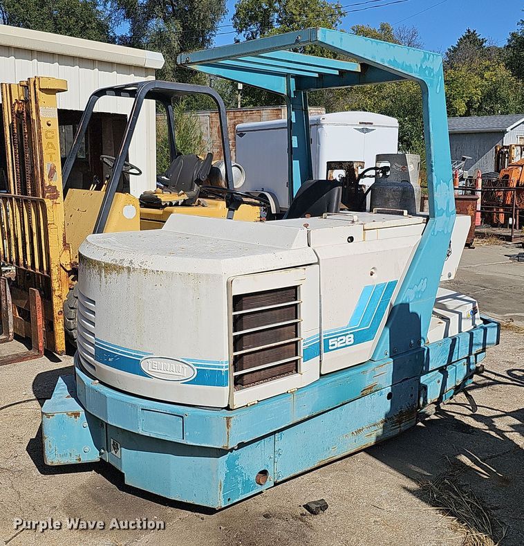 Tennant 528  sweeper - DQ0216