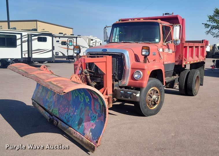 1985  Ford 8000  dump truck - JG9763