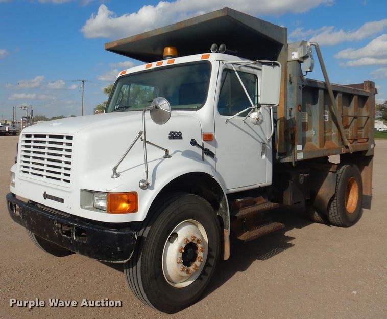 2001 International 4700  dump truck - KD9212