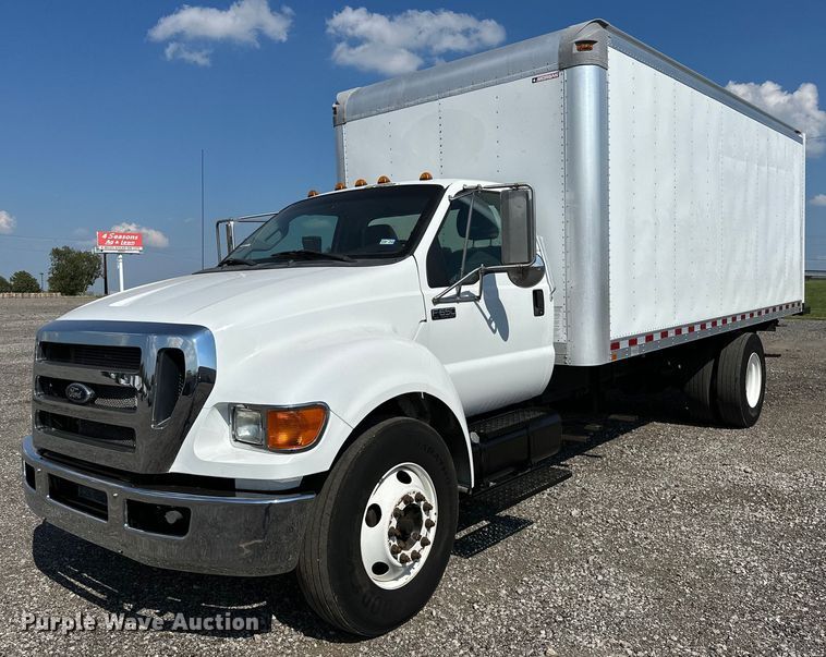 2013 Ford F650  box truck - NQ9355