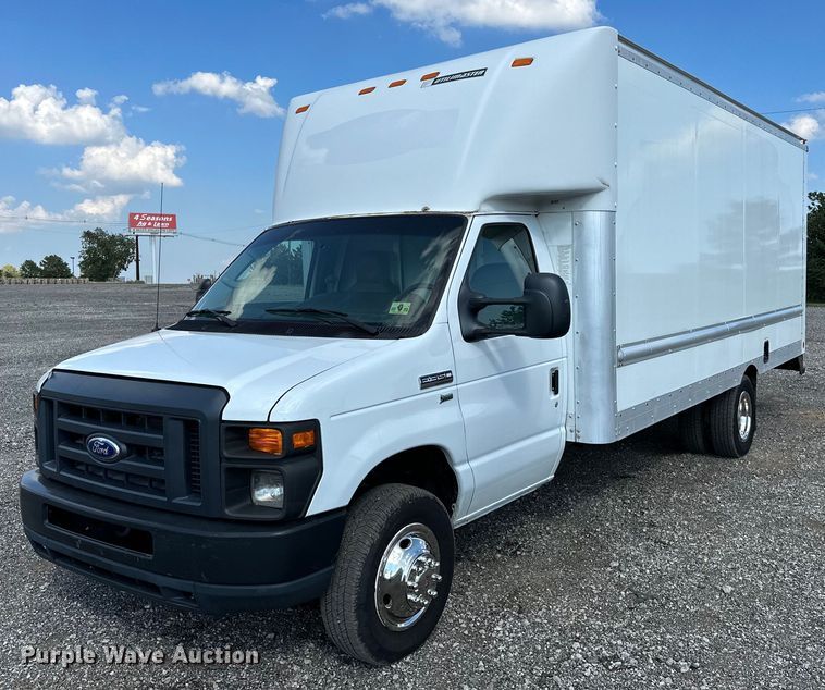 2014 Ford E350 Super Duty  box truck - NQ9357