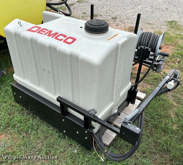 Demco  9464111 turf sprayer - NQ9367