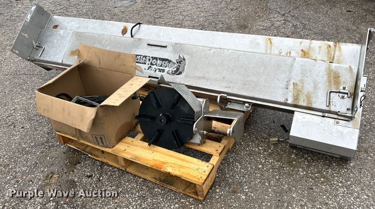 Buyers Salt Dogg  spreader - NQ9904