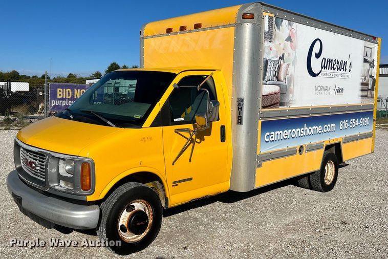1998 GMC 3500  box truck - NQ9908