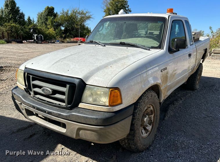 2004 Ford Ranger  SuperCab pickup truck - NQ9921