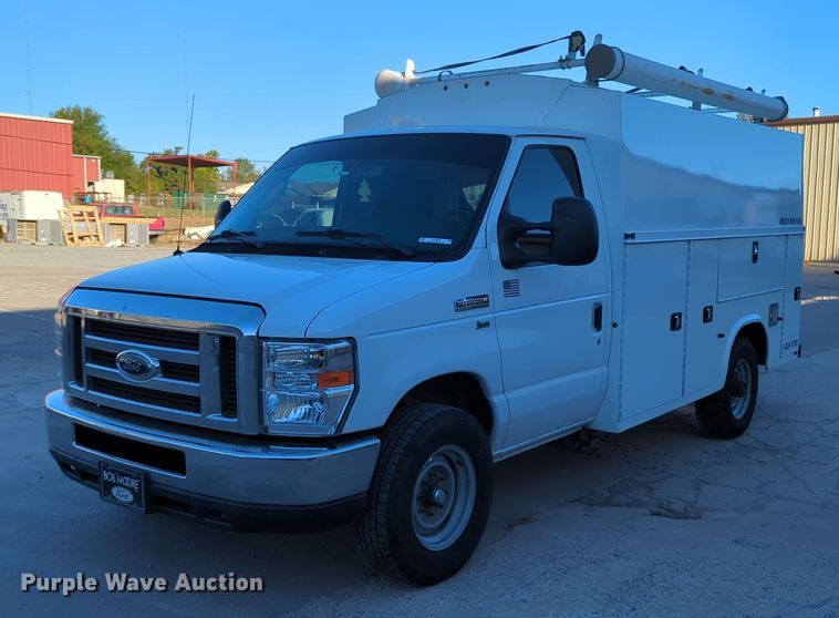 2019 Ford E350 Super Duty  utility van - OL9036