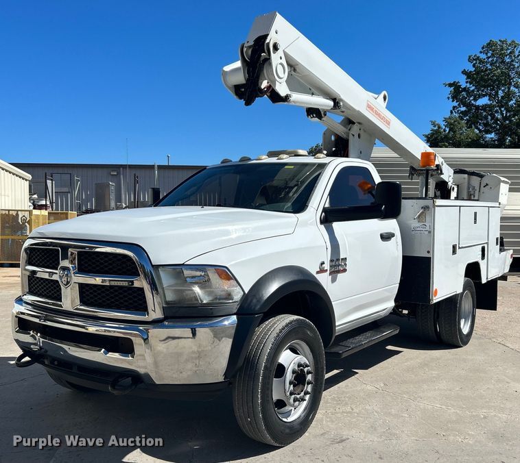 2014 Dodge  Ram 5500HD bucket truck - DJ6351