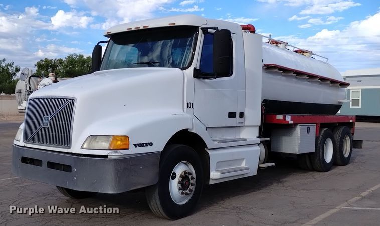 2000 Volvo  tank truck - DK8793