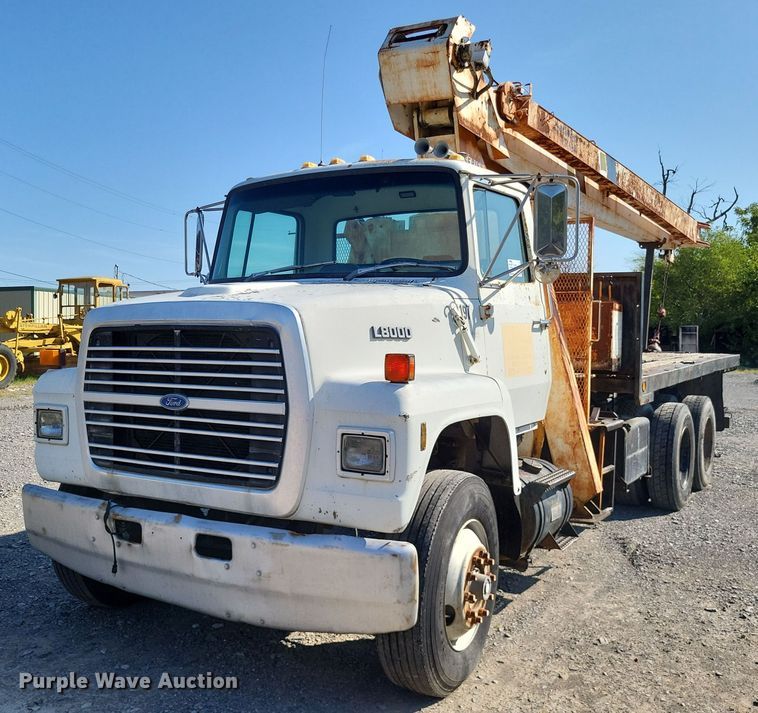 1987 Ford L8000  crane truck - DP5272