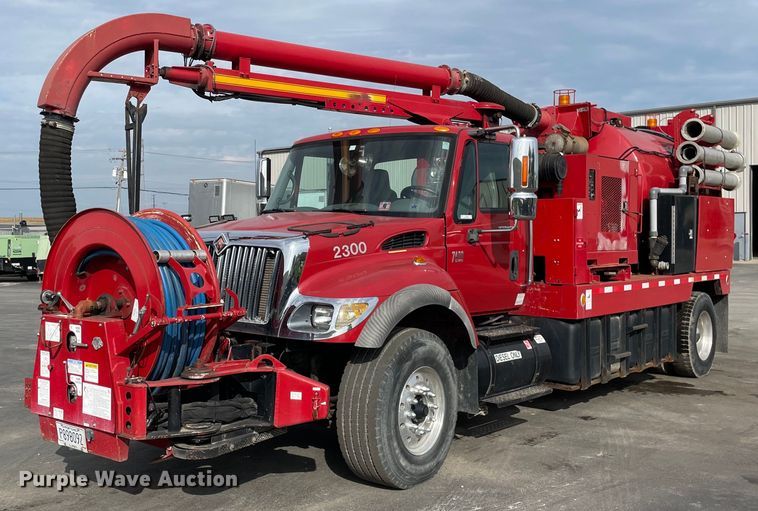 2005 International 7400  sewer jetter truck - LV9940