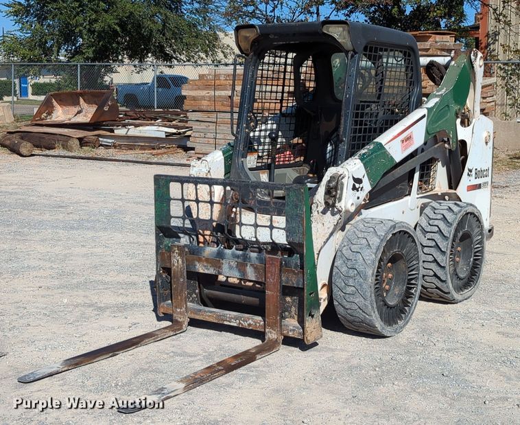 2014 Bobcat S590  skid steer loader - LY9349