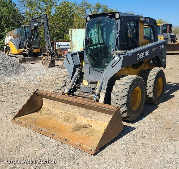 2014 John Deere 328E  skid steer loader - MQ9548