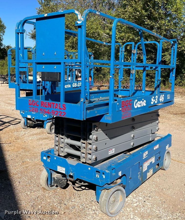 2017 Genie GS-3246  scissor lift - NA9576