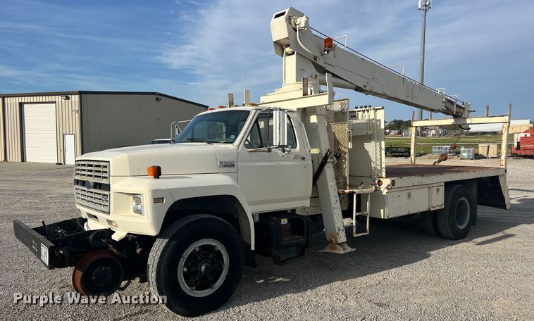 1990 Ford F800  crane truck - NI9057