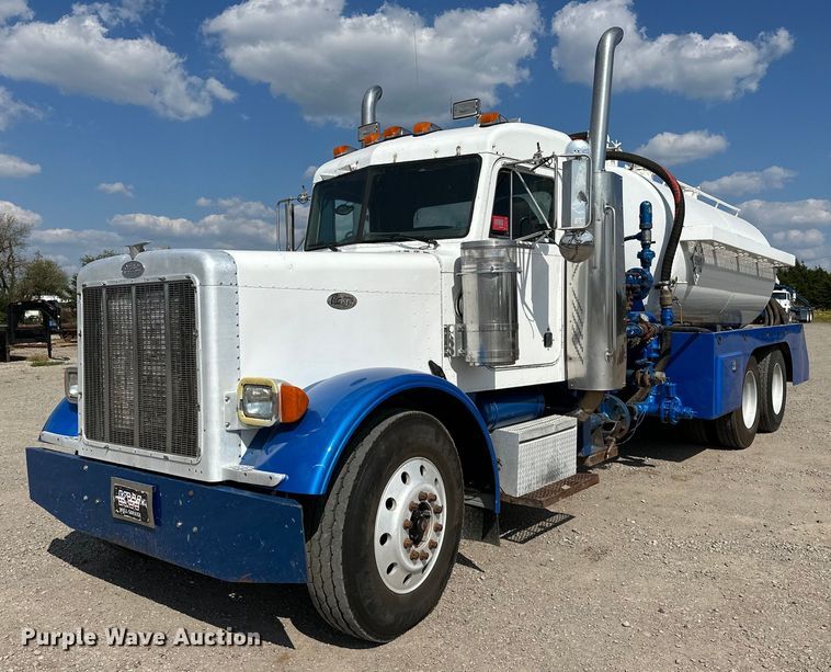 1998 Peterbilt  379 vacuum/pump truck - NQ9364