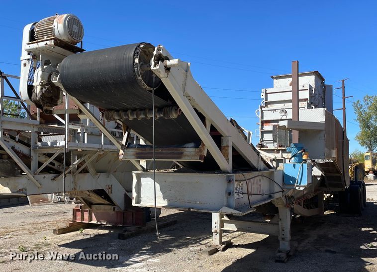 1975 Universal 4555 Impact Master crusher - OC9555
