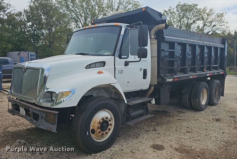 2005 International 7400  dump truck - OG9489