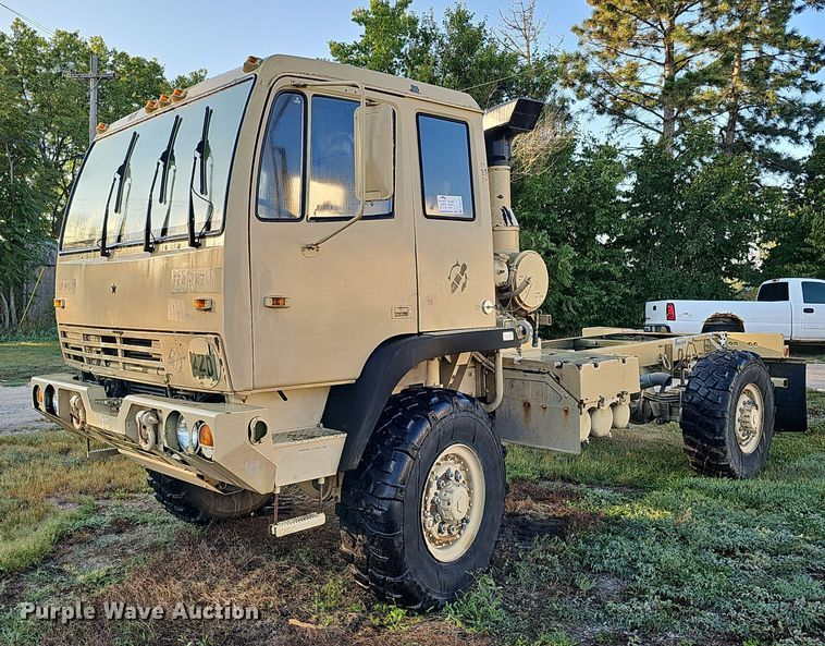 1999 Stewart & Stevenson M 1079  truck cab and chassis - DQ0334