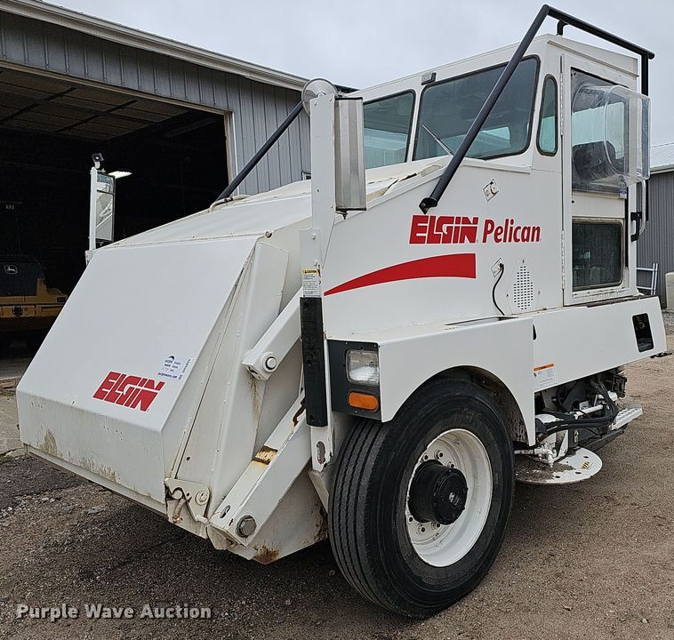 1997 Elgin Pelican Series P  street sweeper truck - DR5855