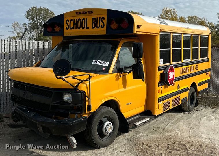 2016 Chevrolet Express 4500  school bus - DW2883