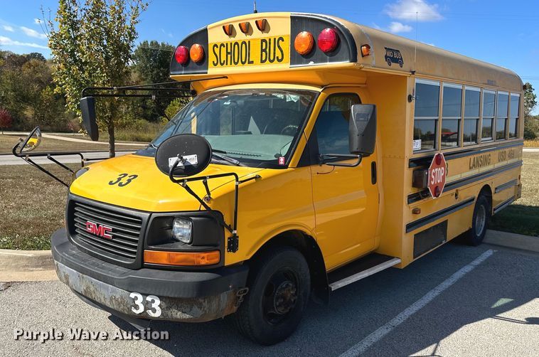 2005 GMC Savanna G3500  school bus - DW2884