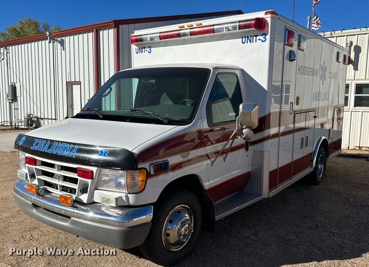 2001 Ford E450 Super Duty  ambulance - IU9050