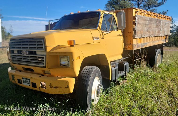 1991 Ford F800  dump truck - JG9745