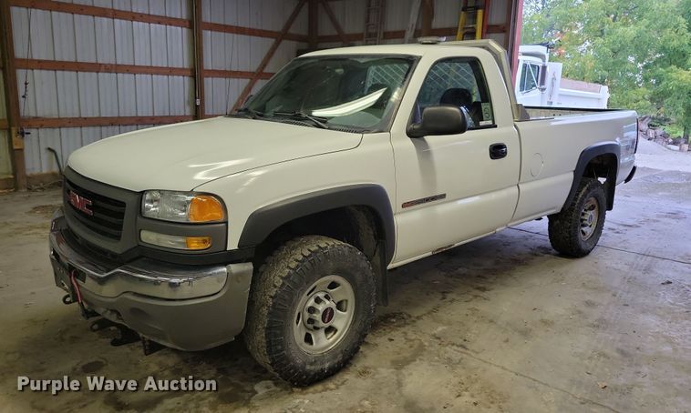 2007 GMC Sierra 2500HD  pickup truck - LO9841