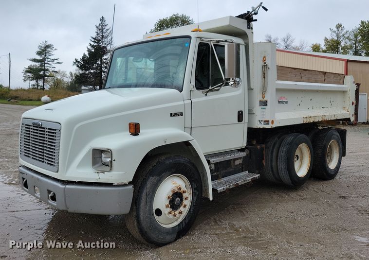 2000 Freightliner FL70  dump truck - LO9842