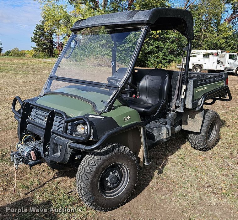 2013 John Deere XUV Gator  utility vehicle - NJ9984