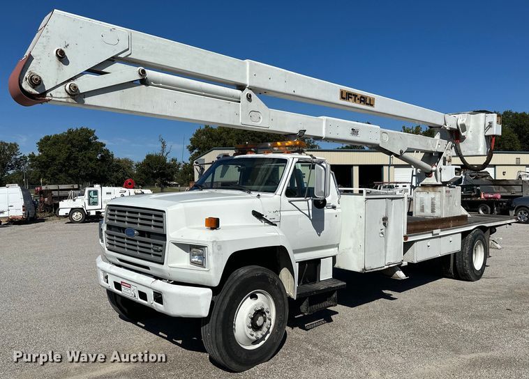 1993 Ford F700  bucket truck - NO9267