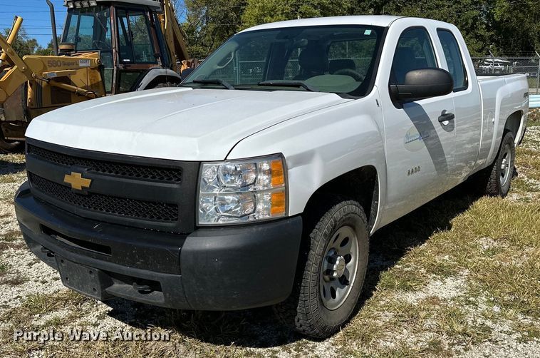 2013 Chevrolet Silverado 1500  Ext. Cab pickup truck - NQ9444