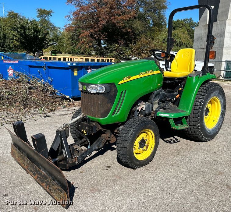 2008 John Deere 3320  tractor - NQ9972