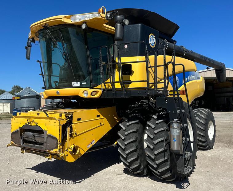 2010 New Holland CR9060  combine - DH1849