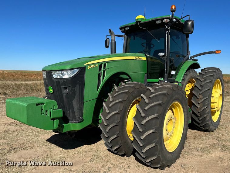 2013 John Deere 8335R  MFWD tractor - DH1853