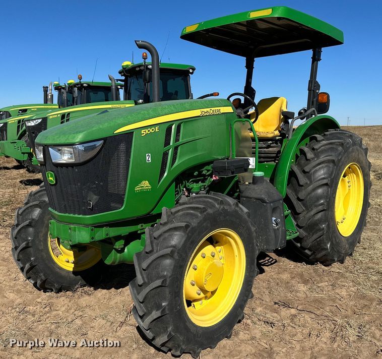 2015 John Deere 5100E  MFWD tractor - DH1872