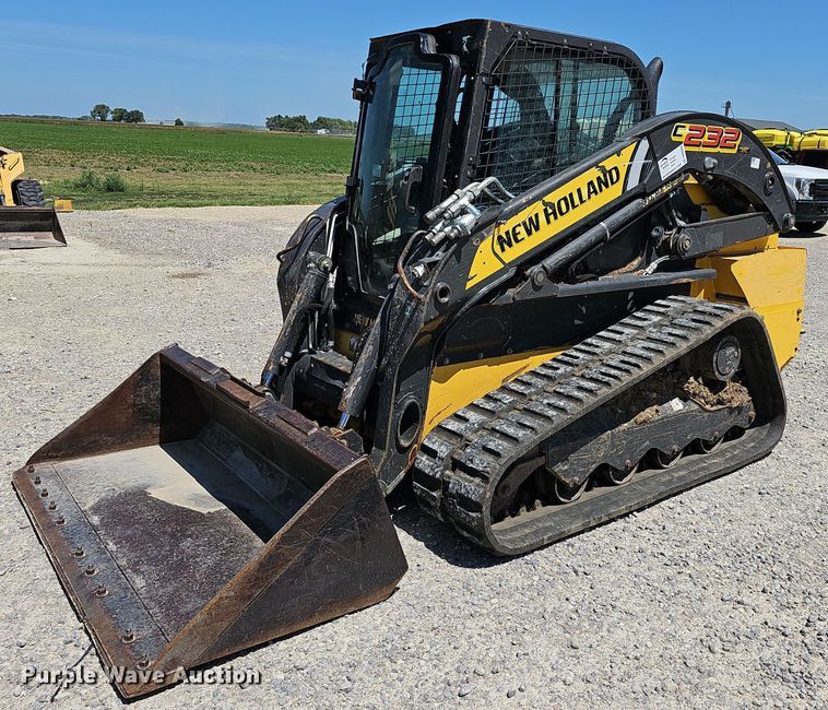 2017 New Holland C232  tracked skid steer loader - DN8605