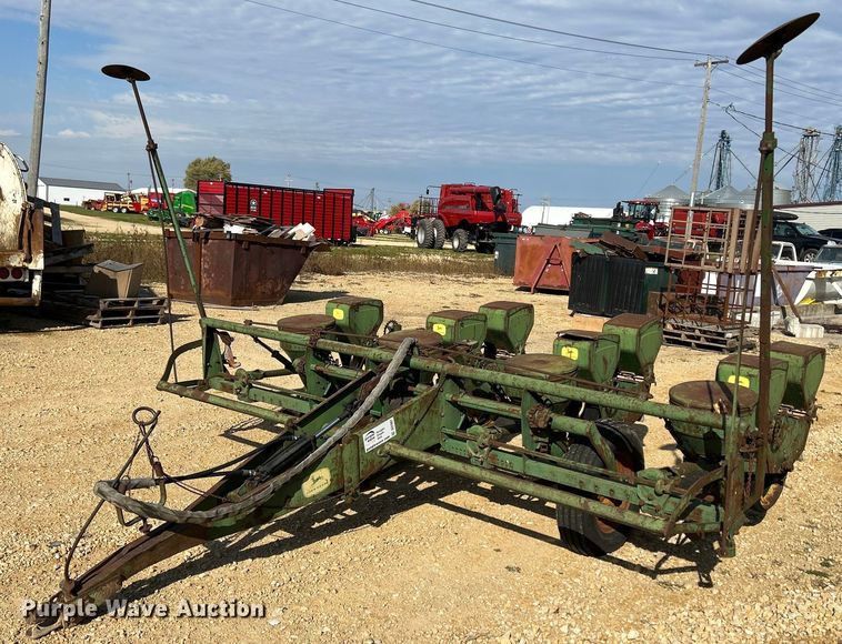 John Deere 495A  planter - DQ1007
