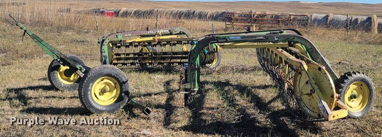(2) John Deere hay rakes - JG9709