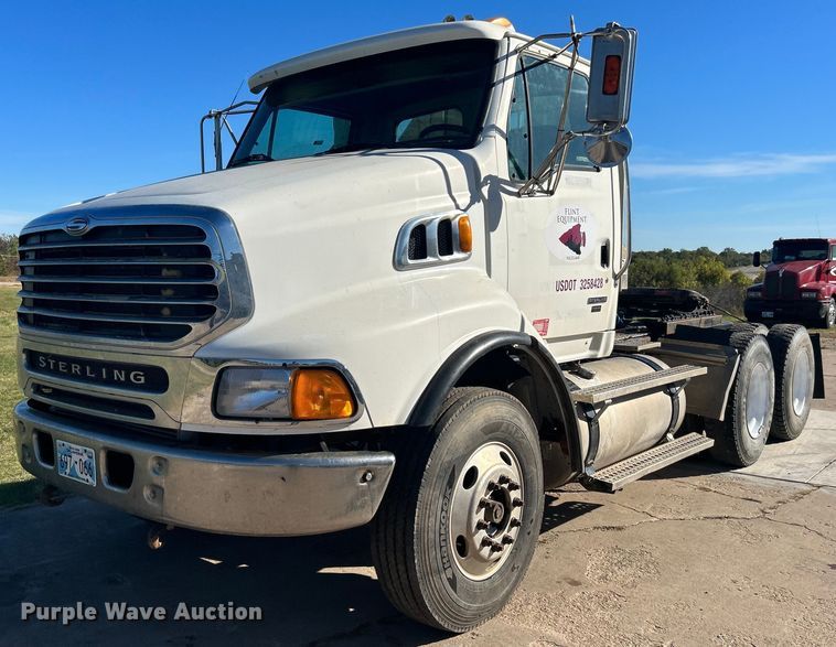 2007 Sterling L-Line  semi truck - DJ6359