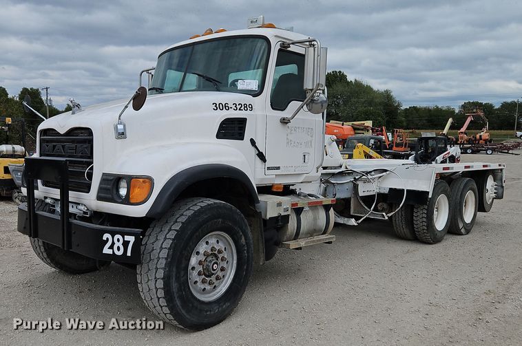 2005 Mack CV713  truck chassis - DP2509