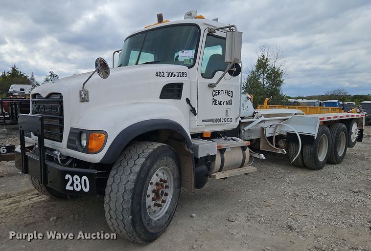 2005 Mack CV713  truck chassis - DP2510