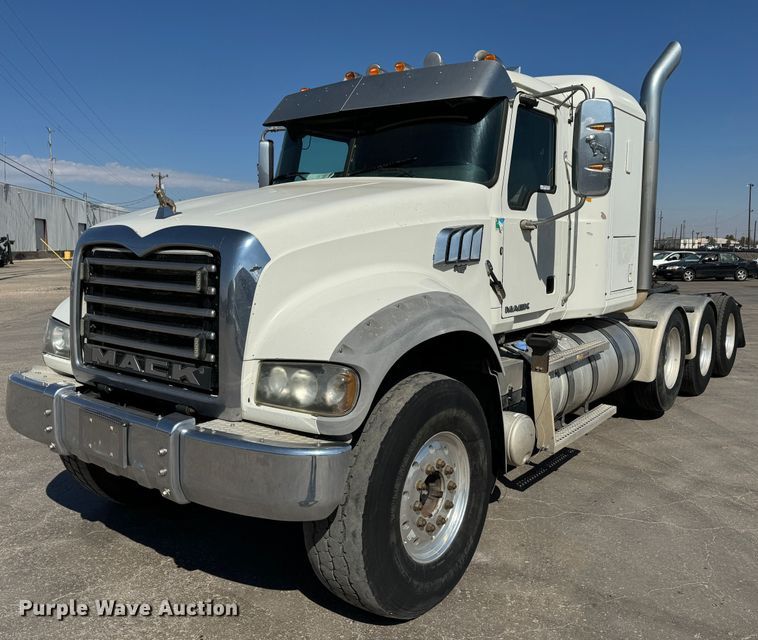 2012 Mack GU700  semi truck - GQ9218