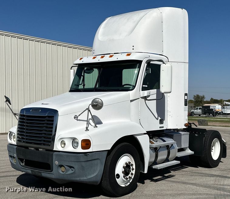2008 Freightliner Century Class  semi truck - KT9282