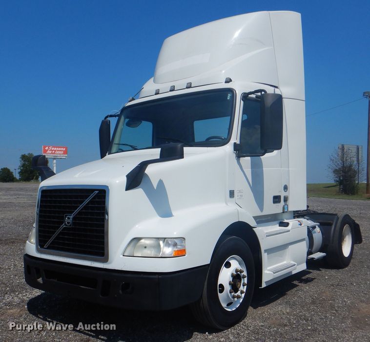 2016 Volvo VNM  semi truck - KW9064