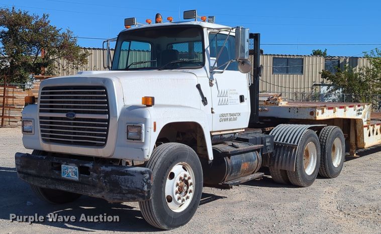 1997 Ford LT9000  semi truck - LY9351