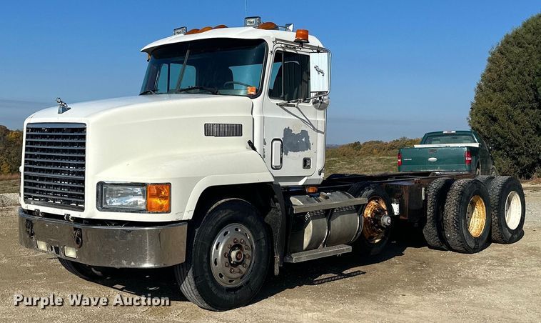 1994 Mack CH613  truck cab and chassis - MQ9508