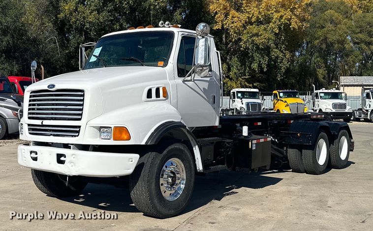 1998 Ford  Louisville roll-off container truck - MQ9509